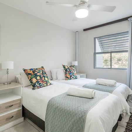 Ocean Pearl At Chakas Cove - Beachfront Apartment Ballito Esterno foto