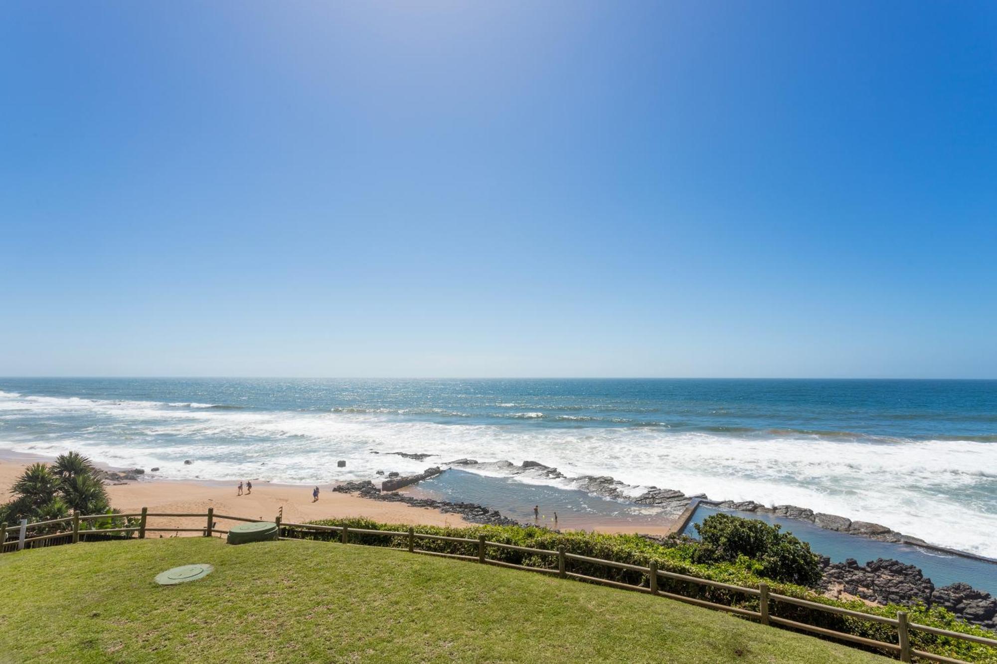 Ocean Pearl At Chakas Cove - Beachfront Apartment Ballito Esterno foto